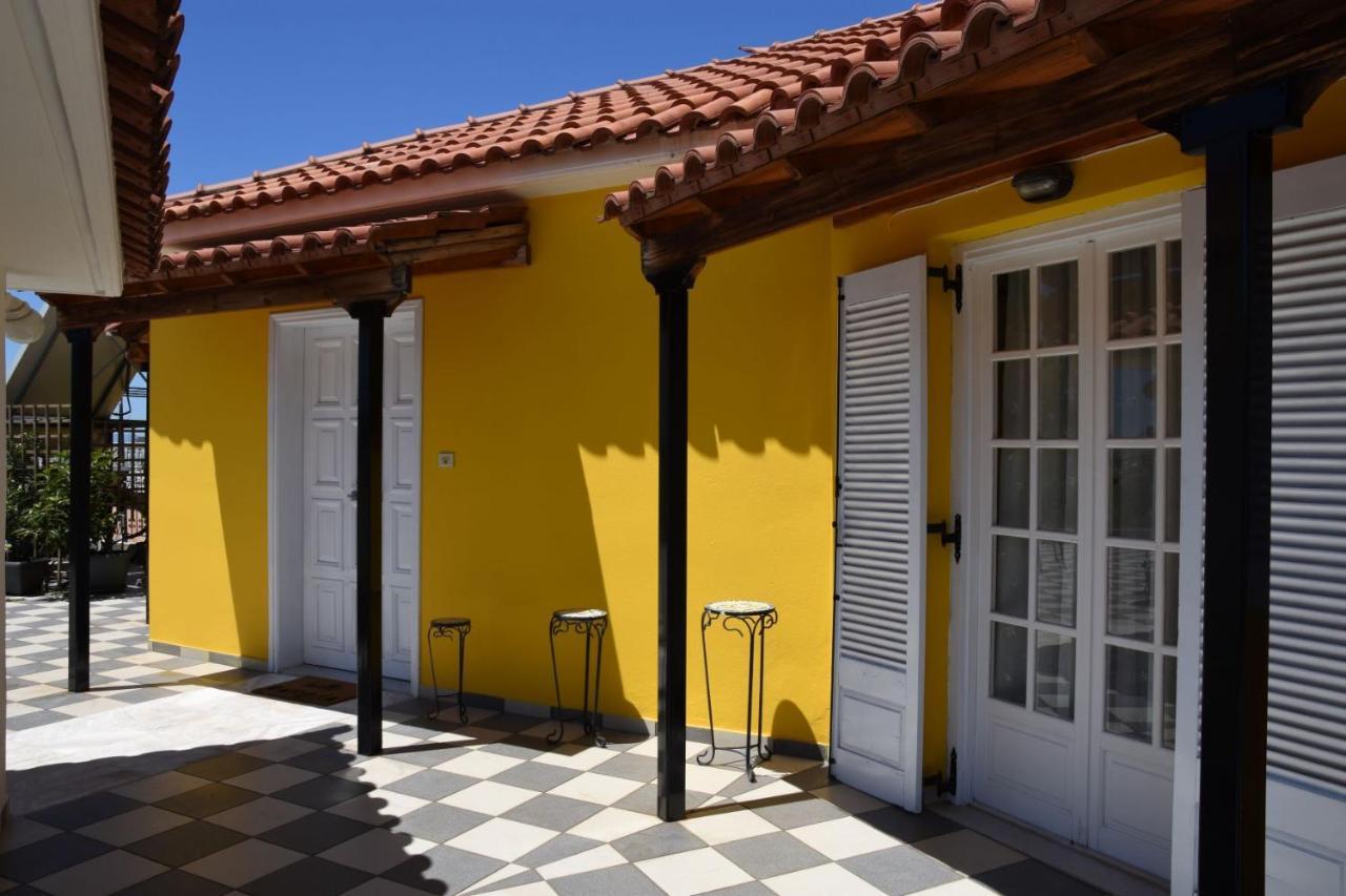 The Yellow Art Home Kalamáta Eksteriør bilde